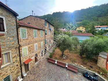Prodaje se kamena kuća u Soldano frazione San Martino.