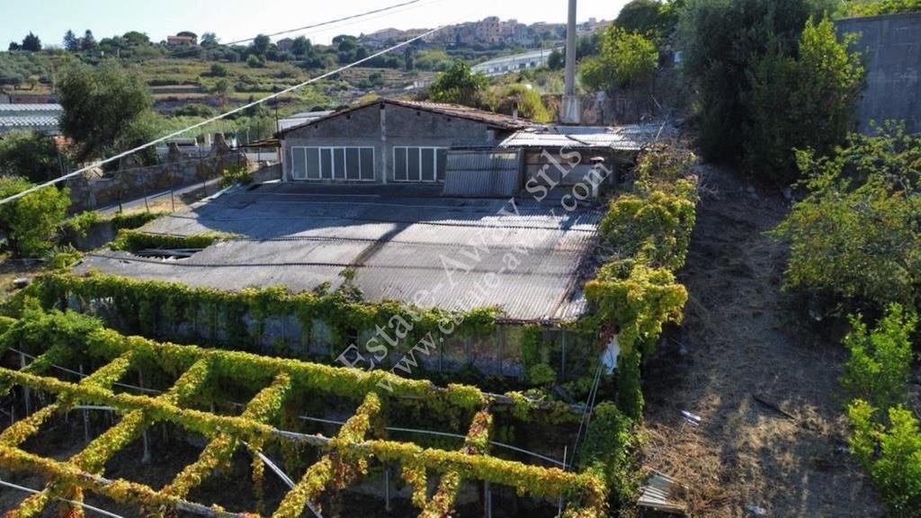 Rustico s pozemkom a výhľadom na more na predaj v Sanreme