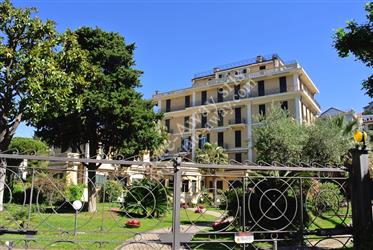 Apartment for sale in the center of Bordighera.