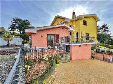 Villa exklusiv auf dem ersten Hügel von Bordighera zu verkaufen