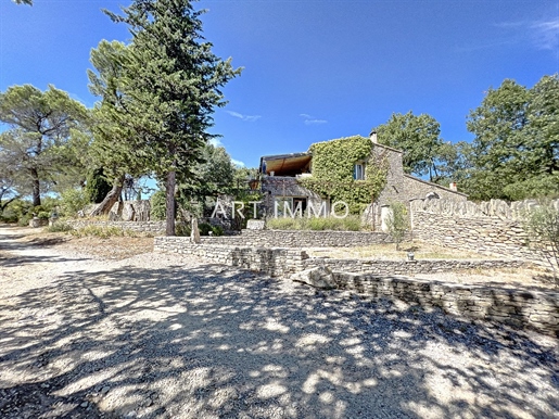 Propriété En Pierre À Vendre Proche Gordes