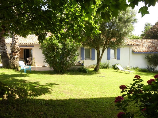 Country house with outbuilding and swimming pool on 2670m2