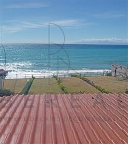 For sale maisonette first on the sea 115 sq. m.