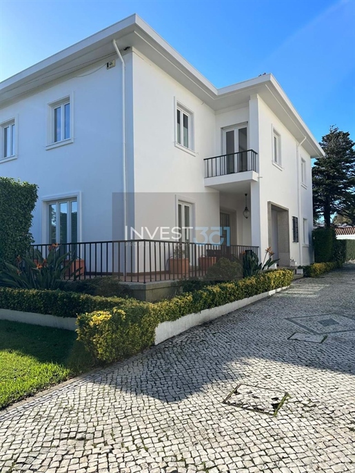 6 bedroom villa on Avenida Dr. Antunes Guimarães, Aldoar