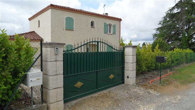 Villa Lounais-Ranskassa myynnissä omistaja