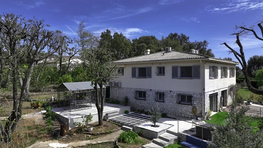 En Exclusivité Belle villa située dans le quartier résidentiel prisé et sécurisé de « la Vallée Vert