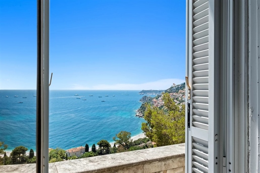 Roquebrune-Cap-Martin, te renoveren 3 villa's op 12.758m2 grond