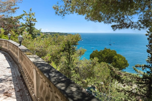 Roquebrune-Cap-Martin, te renoveren 3 villa's op 12.758m2 grond