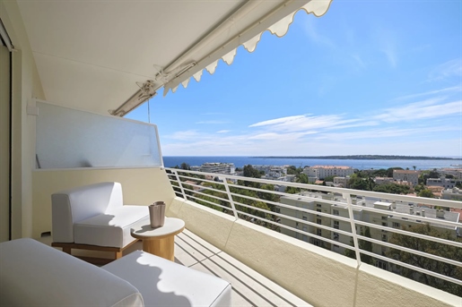 3 rooms with panoramic sea view in Cannes Basse Californie