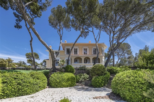 Exceptional property with panoramic sea view - Bay of Saint Raphael, secure domain