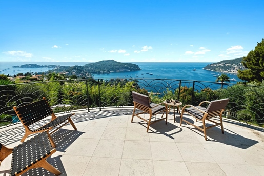 Belle villa avec vue mer panoramique sur la baie de Saint Jean Cap Ferrat