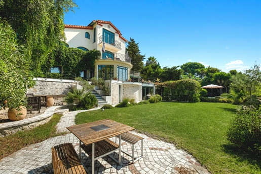 Beautiful villa with panoramic sea view over the bay of Saint Jean Cap Ferrat