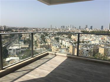 For sale 4 rooms in Moshe Dayane St.