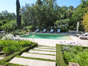 Exceptional property, 270 m2 with swimming pool and landscaped garden