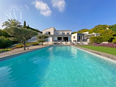 Magnificent Sea view on the Gulf of Saint-Tropez, villa to finish