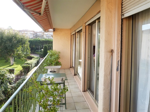 Bright Apartment With Balcony, Private Parking, Cellars, Center