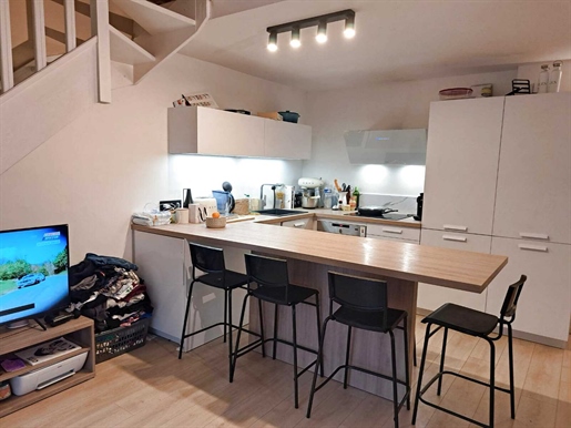 Schöne Maisonette mit 2 Schlafzimmern und Balkon, Garage und Keller 395000€