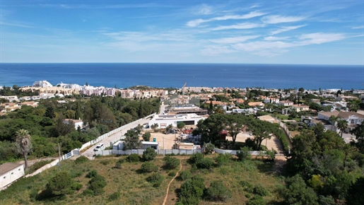 Urban mark i Praia da Luz med havsutsikt (Monte Lemos)