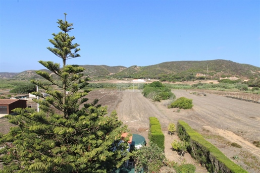 Detached villa with large plot near the sea