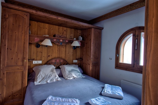 Eine 2-Zimmer-Wohnung in den Bergen mit Blick auf das Skigebiet Grands Montets in Argentière