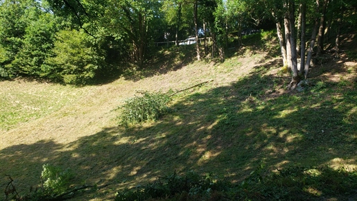 Terrain constructible à Saint Gervais de 1170m².