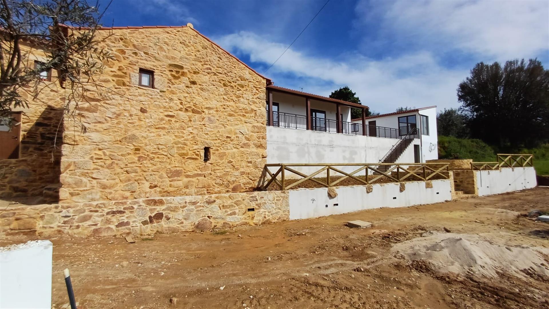 Investment property in the outskirts of Pedrógão Pequeno
