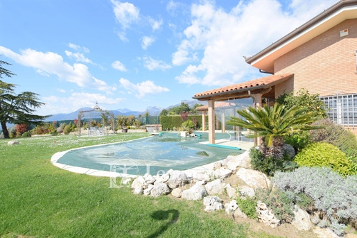 Villa singola di 316 m2 a Massarosa