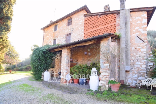 Casa de campo/Casa de campo de 360 m2 en Lucca