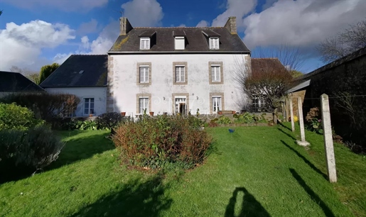 Côtes D'Armor, Plufur area, Manor house 270m².