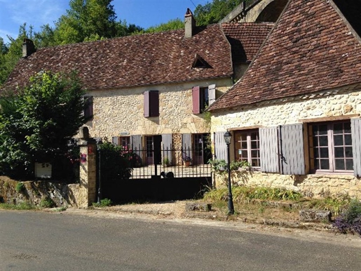 Chambre D'hotes met woonhuisin de Dordogne/Perigord
Voormalige 18e eeuwse herberg en woonhuis op 14