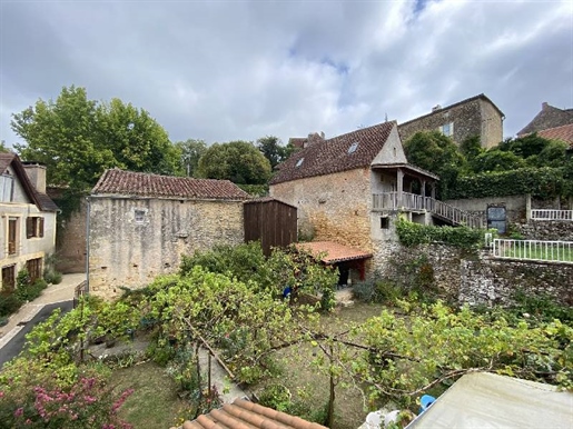 In de Périgord Noir, in een van de mooiste dorpen van Frankrijk, in het hart van het middeleeuwse do