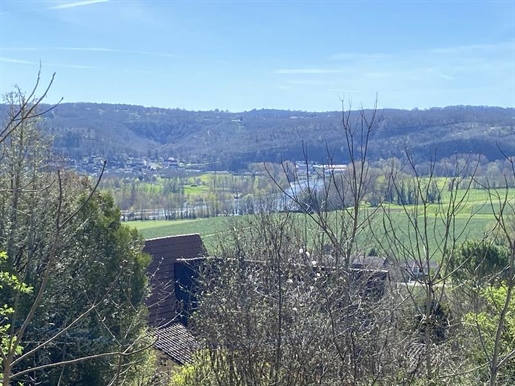 Twee huizen met zwembad en mooi uitzicht over de vallei en de Dordogne met een terrein van ongeveer