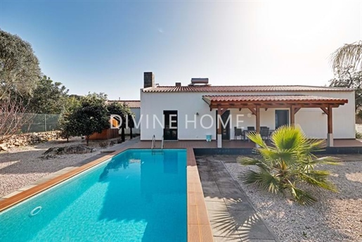 Luxury 4+1 bedroom villa located only 2km from S. Brás