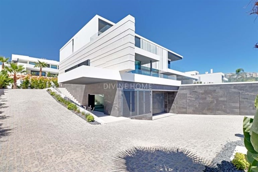 Villa de luxe nouvellement construite dans un quartier recherché d’Albufeira