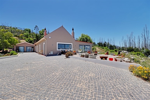 Villa and annex on a 4 hectare private plot with amazing views in Monchique .