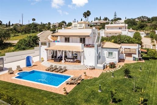 Charming Family Villa with Pool and Terraces in Albufeira