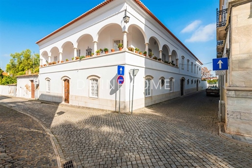 Élégance intemporelle : un manoir historique de 6 chambres à Moura, au Portugal