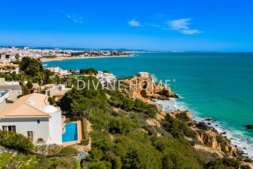 Luxury front line villa in an exclusive location with 180 degree panoramic sea views