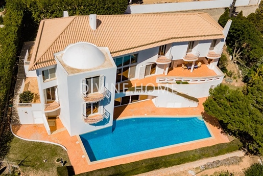 Luxury front line villa in an exclusive location with 180 degree panoramic sea views