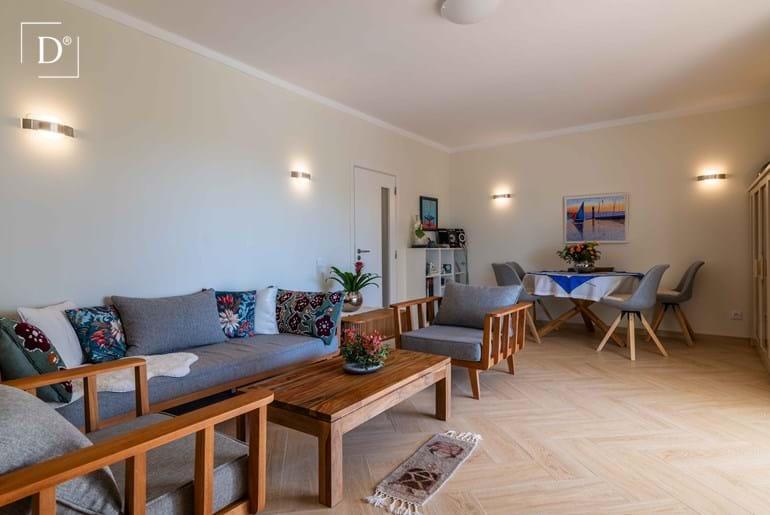 Villa met bijgebouw en zwembad met prachtig uitzicht