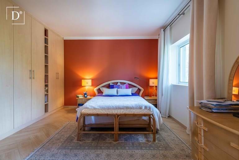 Villa met bijgebouw en zwembad met prachtig uitzicht
