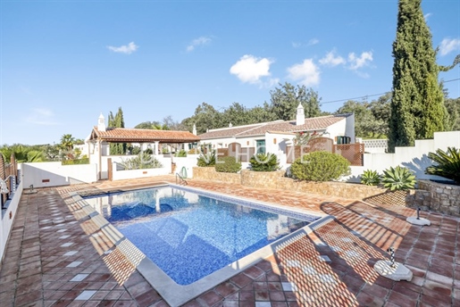 Lovely, Character Quinta with Annexes in a Peaceful Setting