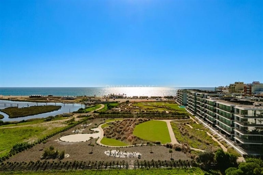 Apartamento T2 de luxo recém-construído com vistas deslumbrantes para o mar e para a praia