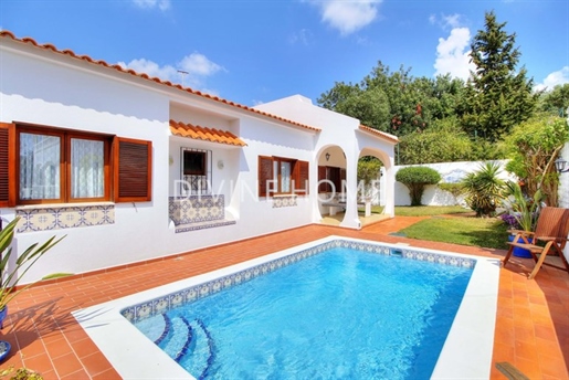 Villa with pool and annex in Paderne