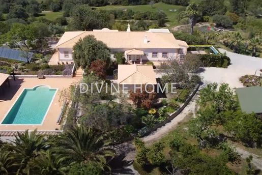 Quality Villa Set in a Fabulous Plot, Close to Town