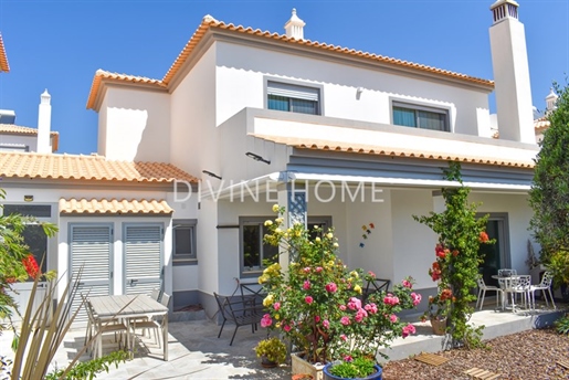 Charming 3 bedroom townhouse with garage and pool