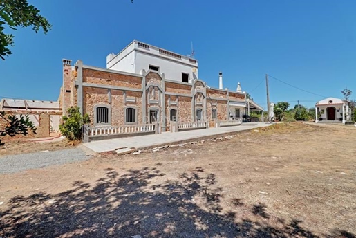 Amazing Opportunity for a 7 bedroom Villa or Business Investment, Close to Moncarapacho
