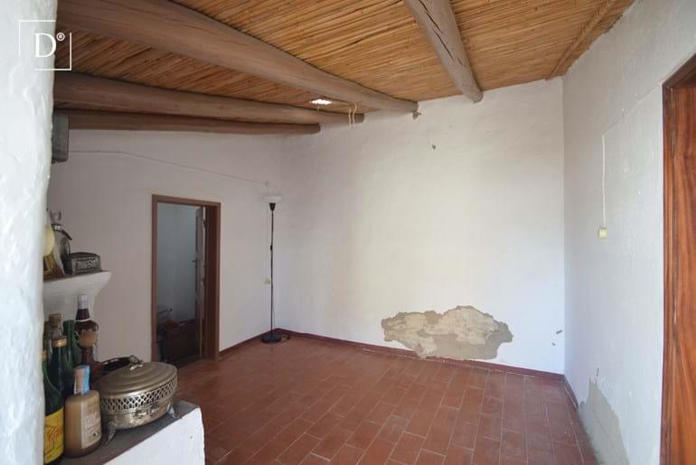 Traditional country cottage for renovation