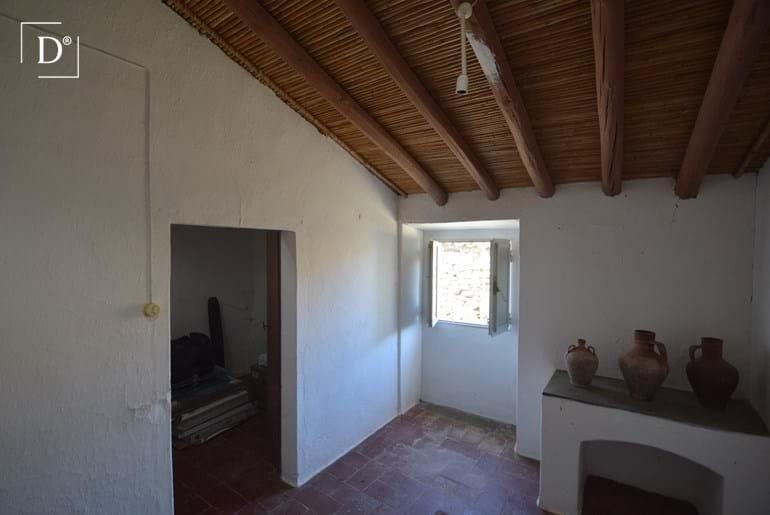 Traditional country cottage for renovation