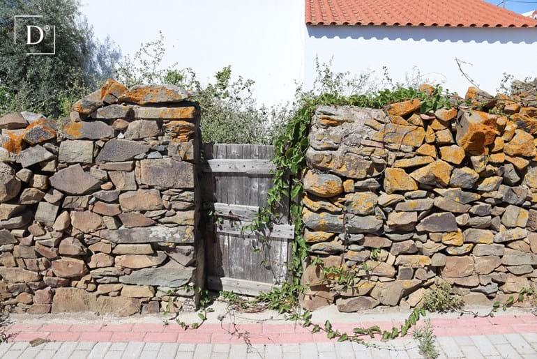 Traditionele woning met tuin voor renovatie
